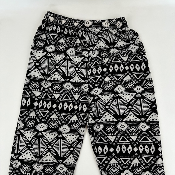 Leggings Womens Black White Geometric Pattern - Picture 8 of 8